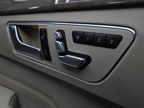 Used 2016 Mercedes-Benz E 350 Sedan image 32