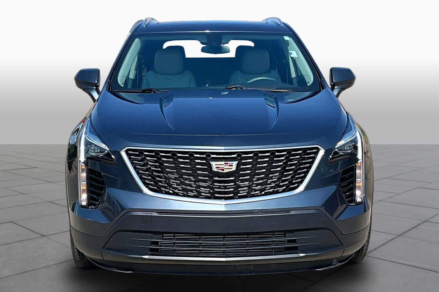 Used 2019 Cadillac XT4 Luxury w/ Cold Weather Package FWD image 4