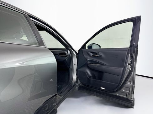 Used 2025 Toyota Crown XLE image 30