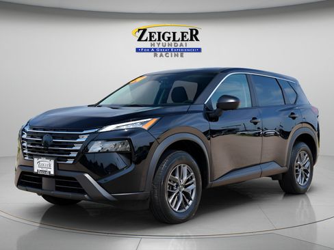 Used 2024 Nissan Rogue S AWD/4WD image 3