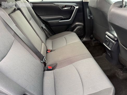 Used 2025 Toyota RAV4 XLE image 28