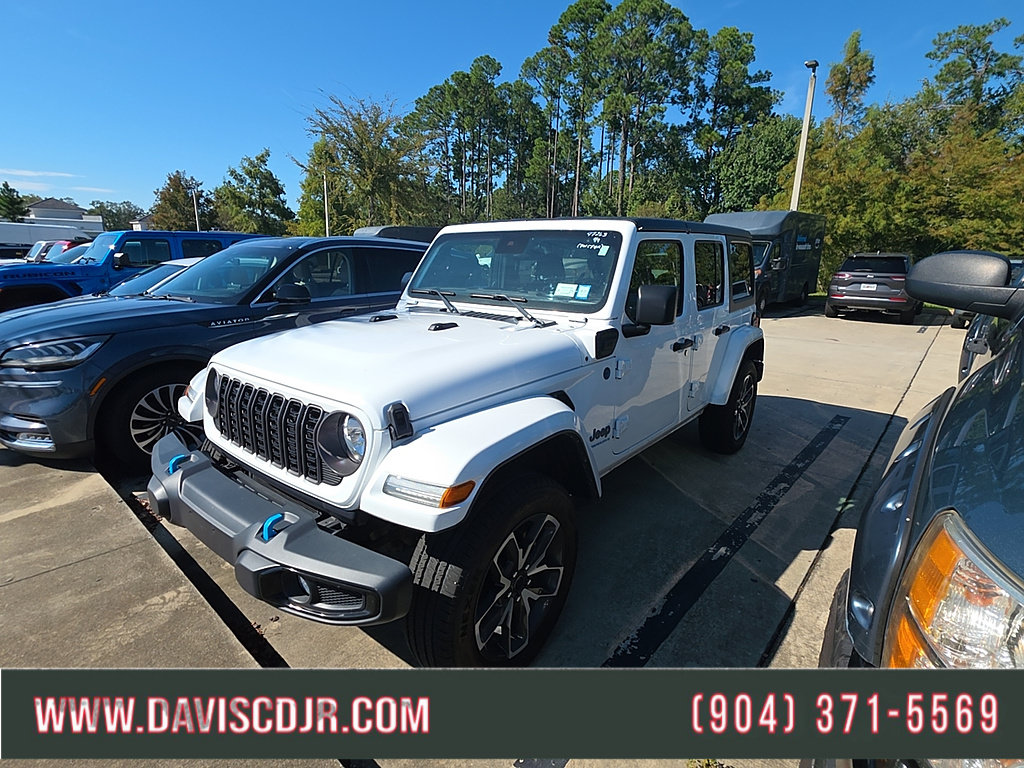 Used 2024 Jeep Wrangler Unlimited AWD/4WD image 1