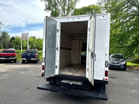 Used 2017 GMC Savana 3500 RWD image 17