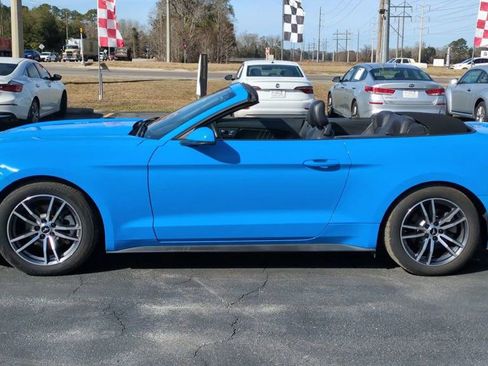 Used 2017 Ford Mustang Premium image 5