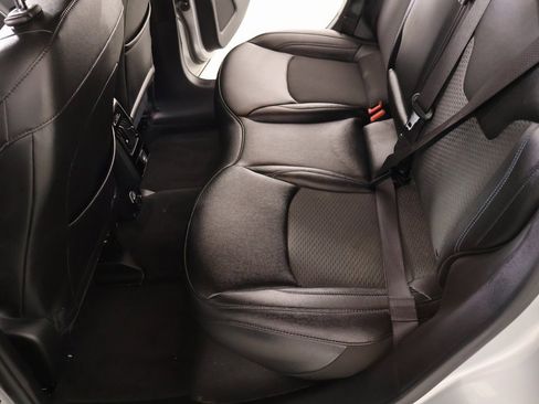 Used 2025 Jeep Compass Latitude image 11