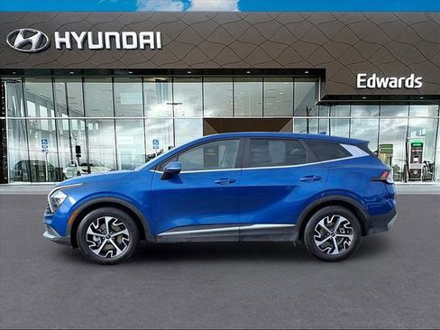 Used 2023 Kia Sportage EX image 3