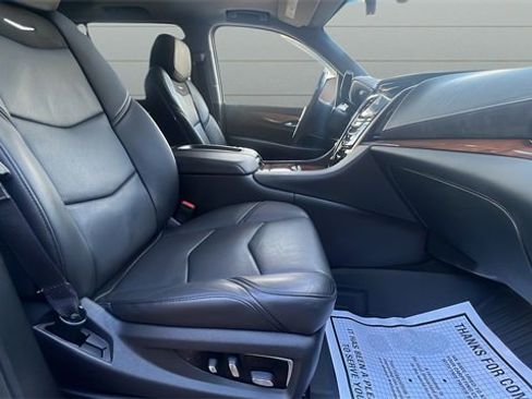 Used 2017 Cadillac Escalade Premium Luxury w/ LPO, Radiant Package image 19