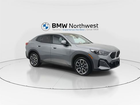 Used 2025 BMW X2 xDrive28i w/ Technology Package image 6