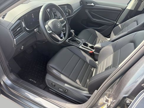 Used 2022 Volkswagen Jetta SE image 11