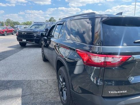 Used 2020 Chevrolet Traverse RS FWD image 3