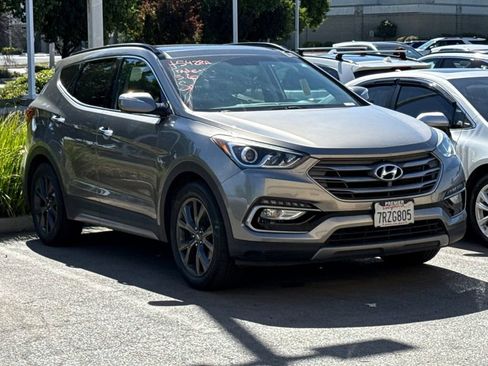 Used 2017 Hyundai Santa Fe Sport FWD image 2