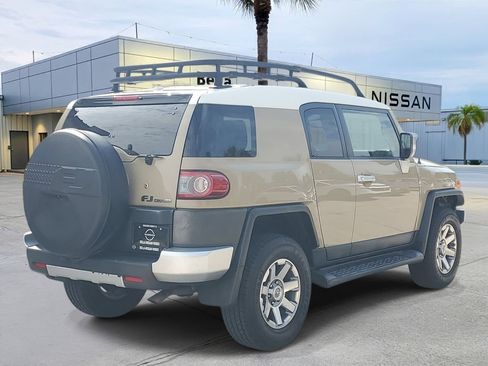 Used 2014 Toyota FJ Cruiser 4WD w/ Upgrade Package image 6