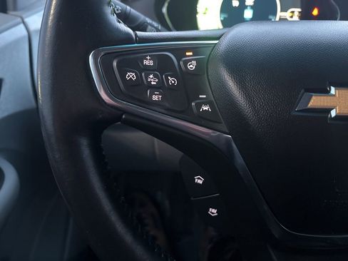 Used 2020 Chevrolet Bolt Premier w/ Infotainment Package image 18