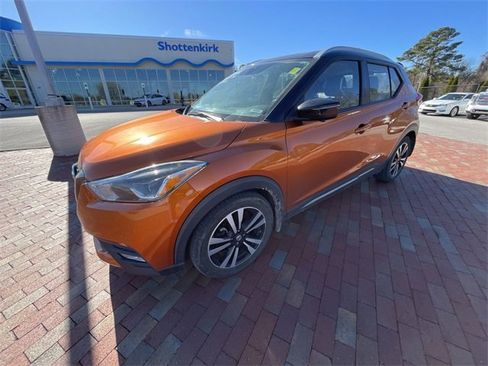 Used 2020 Nissan Kicks SR w/ SR Premium Package image 11