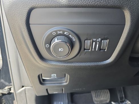 Used 2024 Jeep Grand Cherokee Limited w/ Black Appearance Package image 28