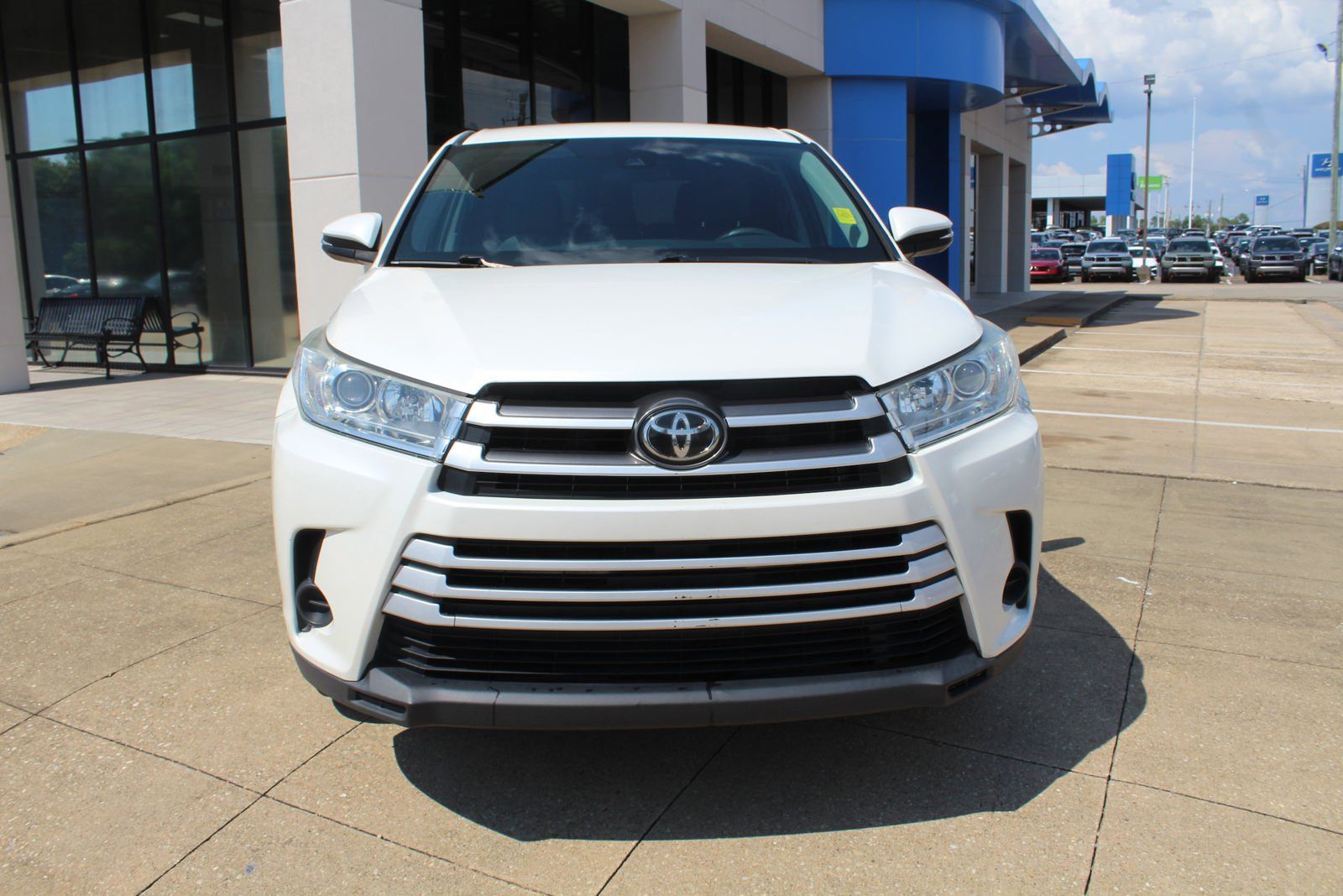 Used 2019 Toyota Highlander LE FWD image 2
