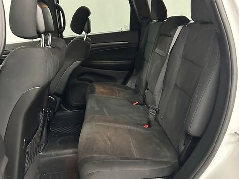 Used 2017 Jeep Grand Cherokee Laredo w/ Quick Order Package 23E AWD/4WD image 25