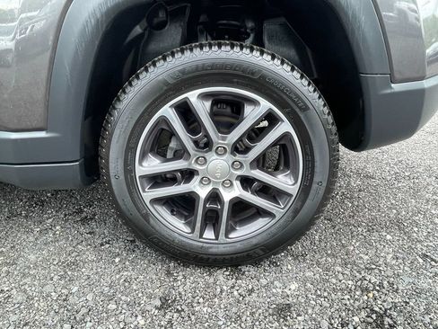 Used 2018 Jeep Compass Latitude w/ Popular Equipment Group AWD/4WD image 30