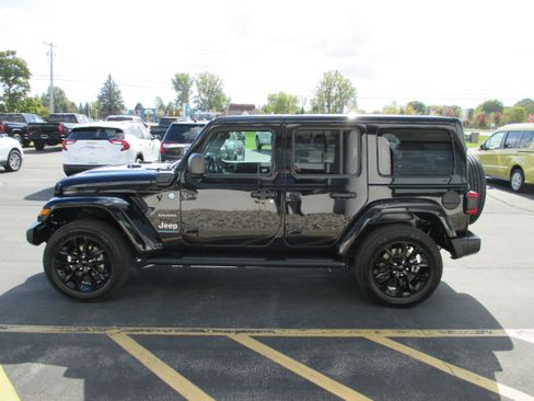Used 2023 Jeep Wrangler Unlimited Sahara w/ Cold Weather Group image 6