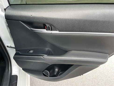 Used 2019 Toyota Camry XSE image 18