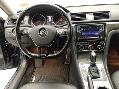 Used 2017 Volkswagen Passat 3.6 SEL Premium image 22