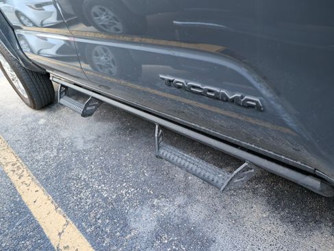 Used 2025 Toyota Tacoma SR5 AWD/4WD image 11