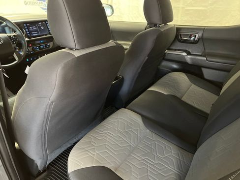 Used 2021 Toyota Tacoma TRD Sport w/ Technology Package AWD/4WD image 37