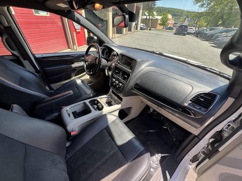 Used 2019 Dodge Grand Caravan SXT FWD image 27