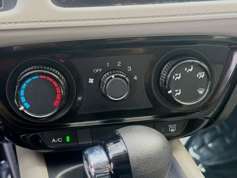 Used 2021 Honda HR-V LX image 15