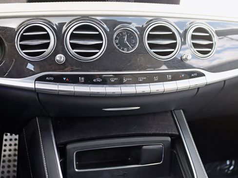 Used 2019 Mercedes-Benz S 560 Sedan image 31