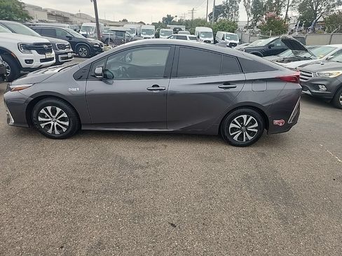 Used 2017 Toyota Prius Prime Advanced FWD image 9
