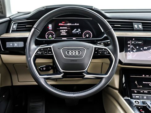 Used 2022 Audi e-tron Premium w/ Convenience Plus Package image 19