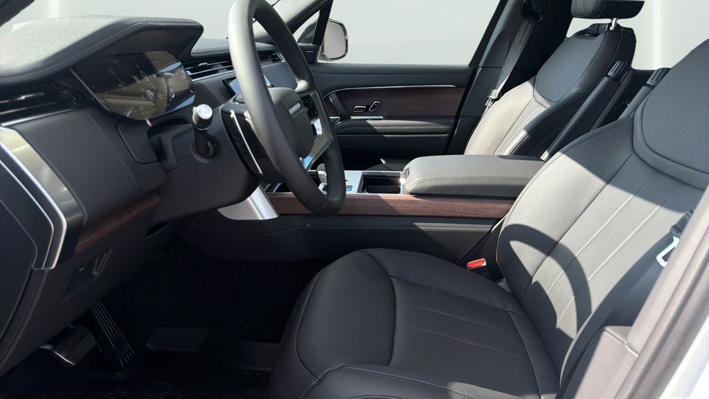 New 2026 Land Rover Range Rover Long Wheelbase SE AWD/4WD image 17