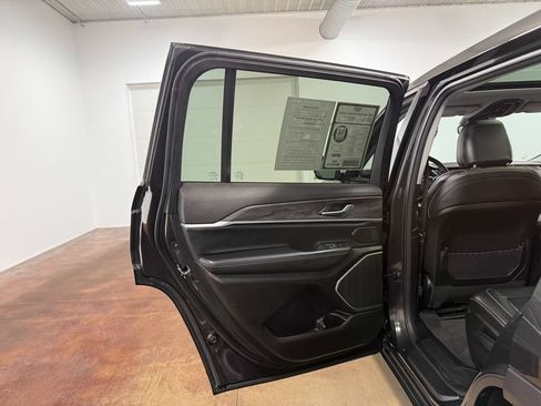 Used 2022 Jeep Grand Cherokee L Limited AWD/4WD image 46