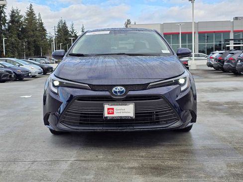Used 2025 Toyota Corolla LE image 3