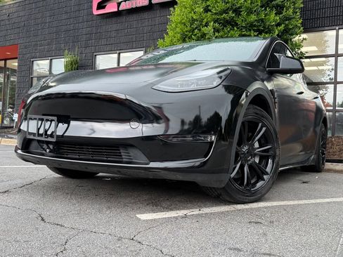 Used 2025 Tesla Model Y Long Range AWD/4WD image 2