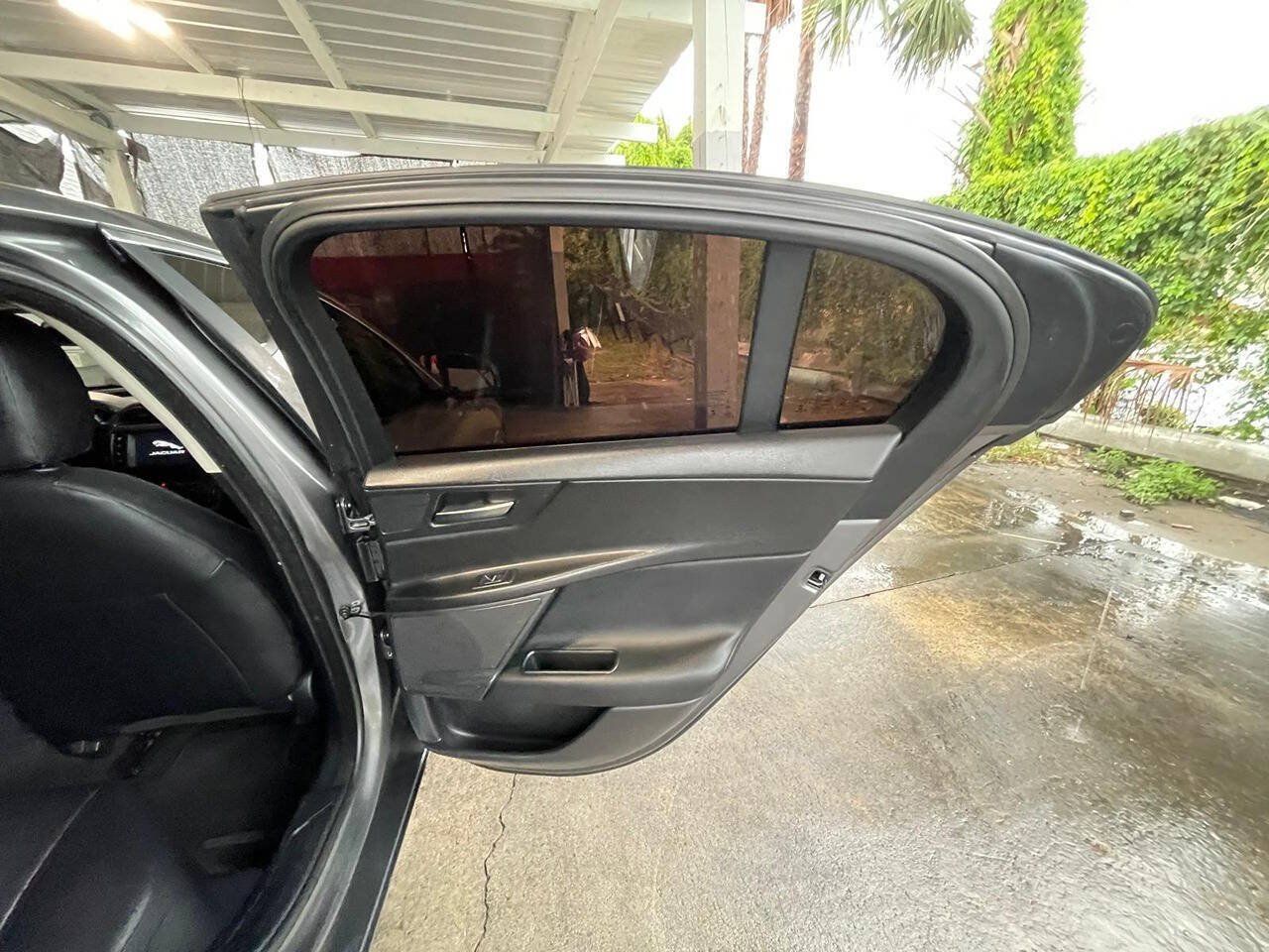 Used 2018 Jaguar XE Premium RWD image 15