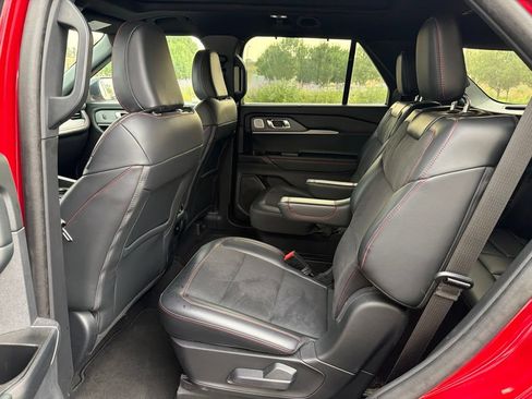 Used 2025 Ford Explorer ST AWD/4WD image 11