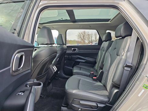Used 2024 Kia Sorento X-Line EX image 12