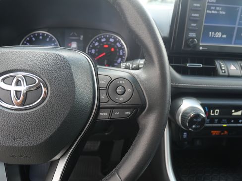 Used 2021 Toyota RAV4 XLE Premium image 25