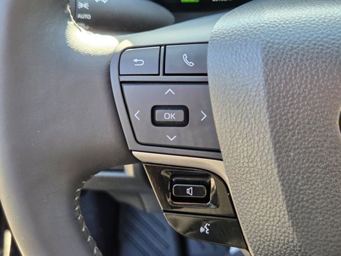 Used 2025 Toyota Camry XLE image 24