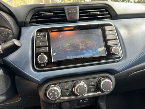 Used 2025 Nissan Versa SV image 17