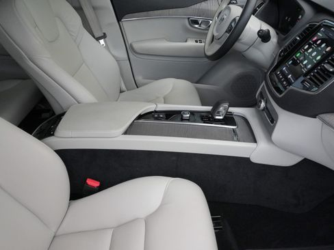 Used 2023 Volvo XC90 B6 Plus w/ Protection Package Premier AWD/4WD image 12