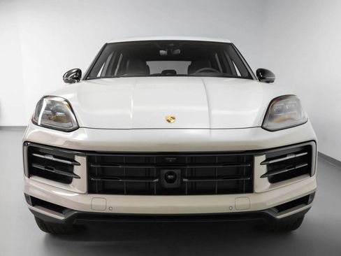 New 2025 Porsche Cayenne image 8