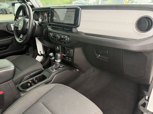Used 2024 Jeep Gladiator Sport AWD/4WD image 30
