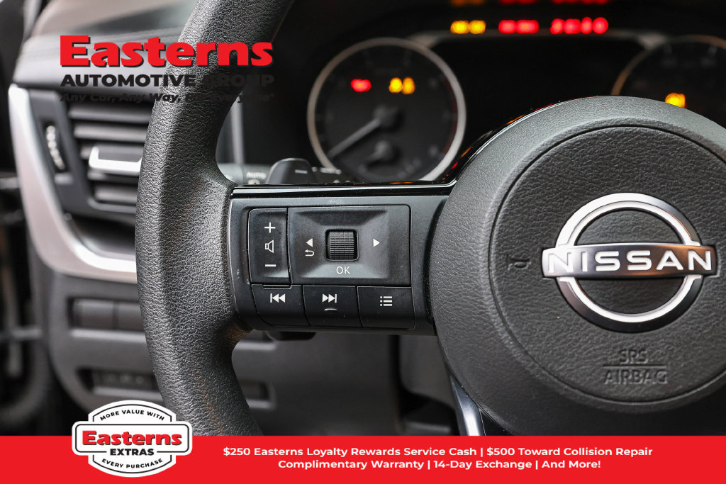 Used 2023 Nissan Rogue SV AWD/4WD image 16