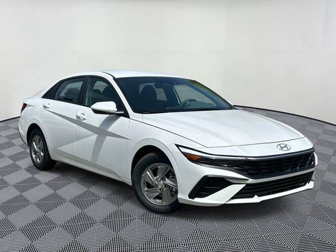 New 2026 Hyundai Elantra SE FWD image 1
