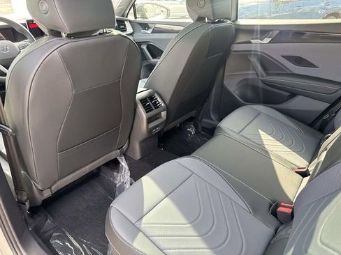 New 2026 Volkswagen Tiguan SE R-Line image 10