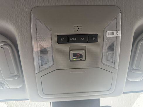 Used 2025 Toyota RAV4 XLE AWD/4WD image 24