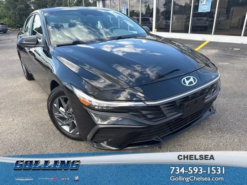Used 2024 Hyundai Elantra SEL FWD image 1
